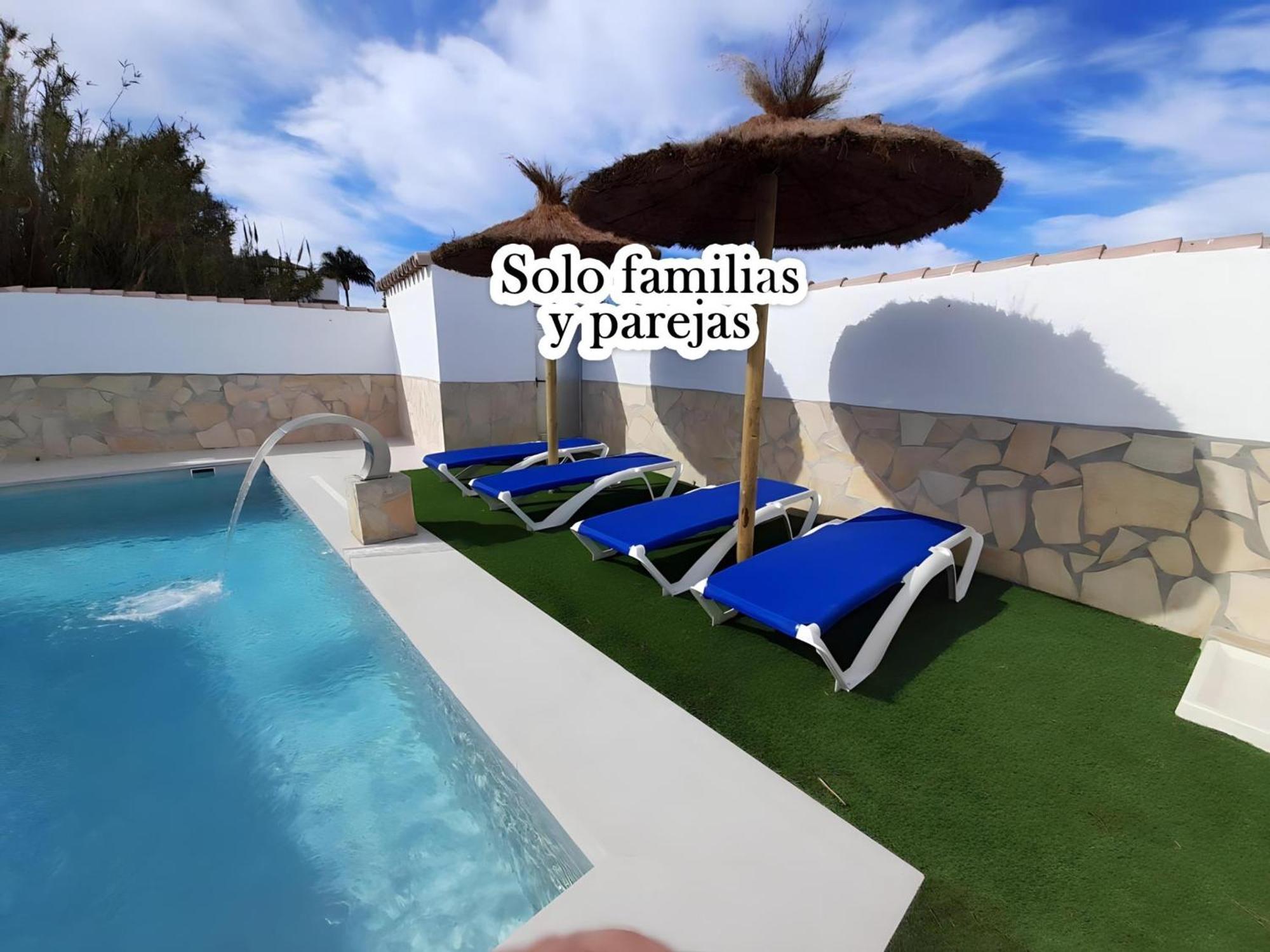Con Piscina Compartida Y Jardin En - Solo Familias - Es-180-81 * Conil De La Frontera